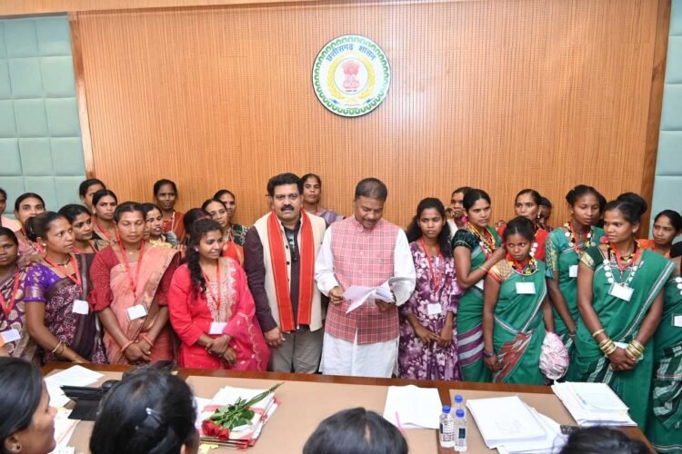 अबुझमाड़िया युवाओं ने अनुभव की लोकतंत्र की कार्यप्रणाली