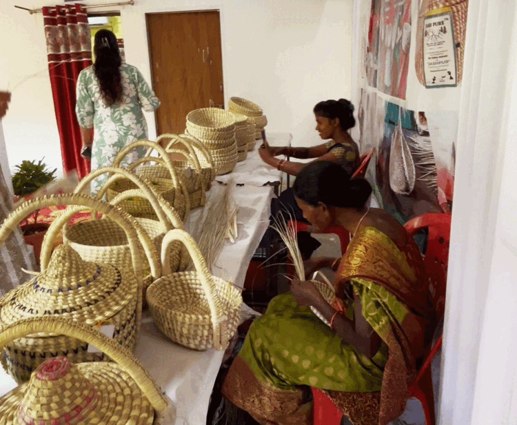  पारंपरिक हस्तशिल्प उत्पाद बना आजीविका का साधन