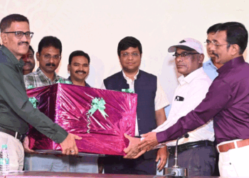 जनसंपर्क विभाग के अपर संचालक श्री जे.एल. दरियो को सेवानिवृत्ति पर दी गई गरिमामय विदाई