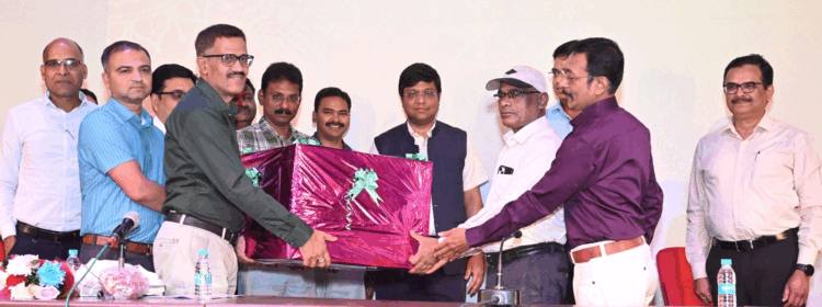 जनसंपर्क विभाग के अपर संचालक श्री जे.एल. दरियो को सेवानिवृत्ति पर दी गई गरिमामय विदाई