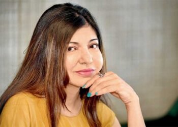 कभी अपनी आवाज से अल्का याग्निक ने बनाया सबको दीवाना, आज इस बीमारी की वजह से नहीं गा पा रहीं गाना