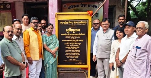 उद्योग मंत्री देवांगन ने तिलक नगर में बाउण्ड्रीवाल निर्माण कार्य का किया भूमिपूजन