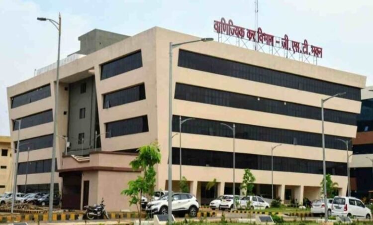 लक्ष्मी कमर्शियल और SRS ट्रेडर्स पर छापा