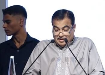 पेट्रोल-डीजल गाड़ियों का अब कोई भविष्य नहीं! नितिन गडकरी ने कंपनियों को दिया नया अल्टीमेटम