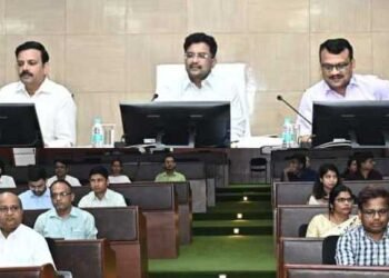 चार जिले के सहायक आयुक्त को शो-कॉज नोटिस