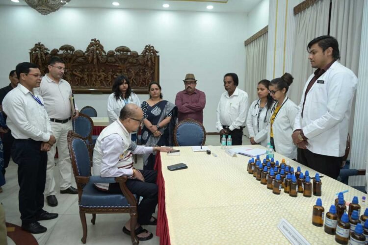 लोकभवन में लगा होम्योपैथिक स्वास्थ्य परीक्षण शिविर