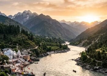  गंगा सप्तमी के शुभ दिन गंगाजल के उपाय दिलाएंगे कई परेशानियों से छुटकारा, धन-दौलत के बनेंगे योग!