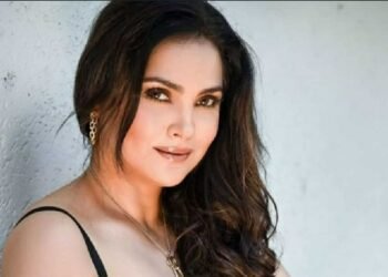  समुद्र की लहरों में फंसीं लारा दत्ता, अक्षय कुमार ने ऐसे बचाई जान, जानें दिलचस्प किस्सा