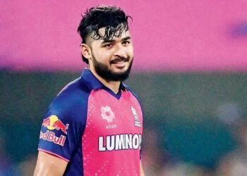 ड्रेसिंग रूम में सिगरेट पीकर बुरे फंसे रियान पराग! जेल, जुर्माना या बैन…क्या मिलेगी सजा?