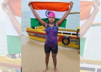 नागपुर की जाबाज ईश्वरी ने रच दिया इतिहास, पाल्क स्ट्रेट पार करने वाली दुनिया की बनीं पहली नेत्रहीन तैराक