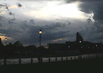  मैदानों में गर्मी की दस्तक और पहाड़ों पर जमी बर्फ, जानें आपके राज्य में कैसा रहेगा मौसम का मिजाज