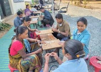 कभी बंदूक थामकर हिंसा करने वाले माओवादी अब सीख रहे हुनर