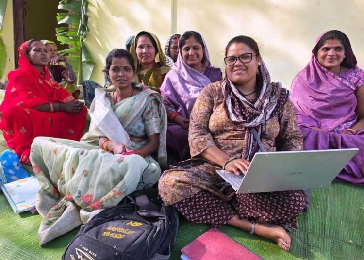 बैंक सखी बन आशा एक्का ने लिखी आत्मनिर्भरता की नई इबारत, 5 करोड़ से अधिक का किया ट्रांजेक्शन