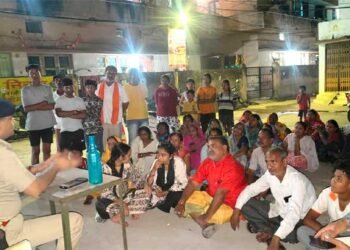 “संवाद से समाधान अभियान: डीसीपी सेंट्रल जोन रायपुर कमिश्नरेट के कोतवाली डिवीजन में गुरुवार को चलाया गया सामुदायिक पुलिसिंग अभियान, जागरूकता के साथ हुई प्रभावी कार्रवाई”