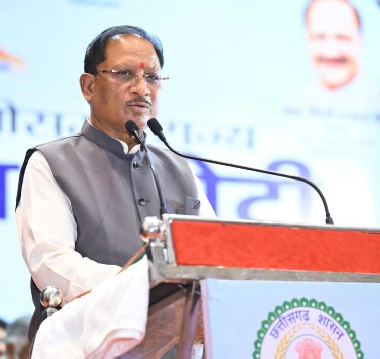  मुख्यमंत्री श्री विष्णु देव साय ने हज यात्रियों को वितरित किया फर्स्ट एड किट: सफल हज यात्रा के लिए शुभकामना देकर यात्रियों का किया स्वागत