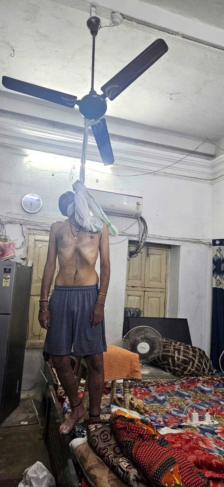 ज्वेलर्स अशोक पोद्दार के बेटे प्रवाल सोनी ने पंखे में लटककर की खुदकुशी