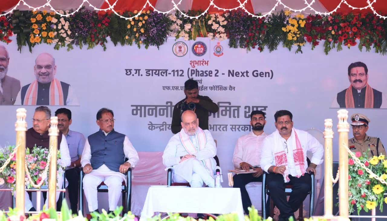 छत्तीसगढ़ में सुरक्षा व्यवस्था को तकनीकी मजबूती : केंद्रीय गृह एवं सहकारिता मंत्री अमित शाह ने ‘अत्याधुनिक डायल 112’ और फॉरेंसिक मोबाइल वैन को दिखाई हरी झंडी