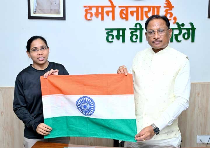 माउंट एवरेस्ट विजेता अमिता श्रीवास के स्वास्थ्य लाभ हेतु राज्य सरकार सजग : मुख्यमंत्री श्री विष्णु देव साय