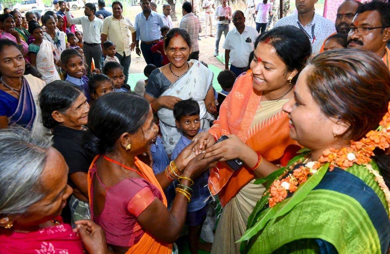 नवविकास की राह पर अग्रसर बस्तर :जगरगुण्डा पहुंचने वाली पहली महिला मंत्री बनी लक्ष्मी राजवाड़े