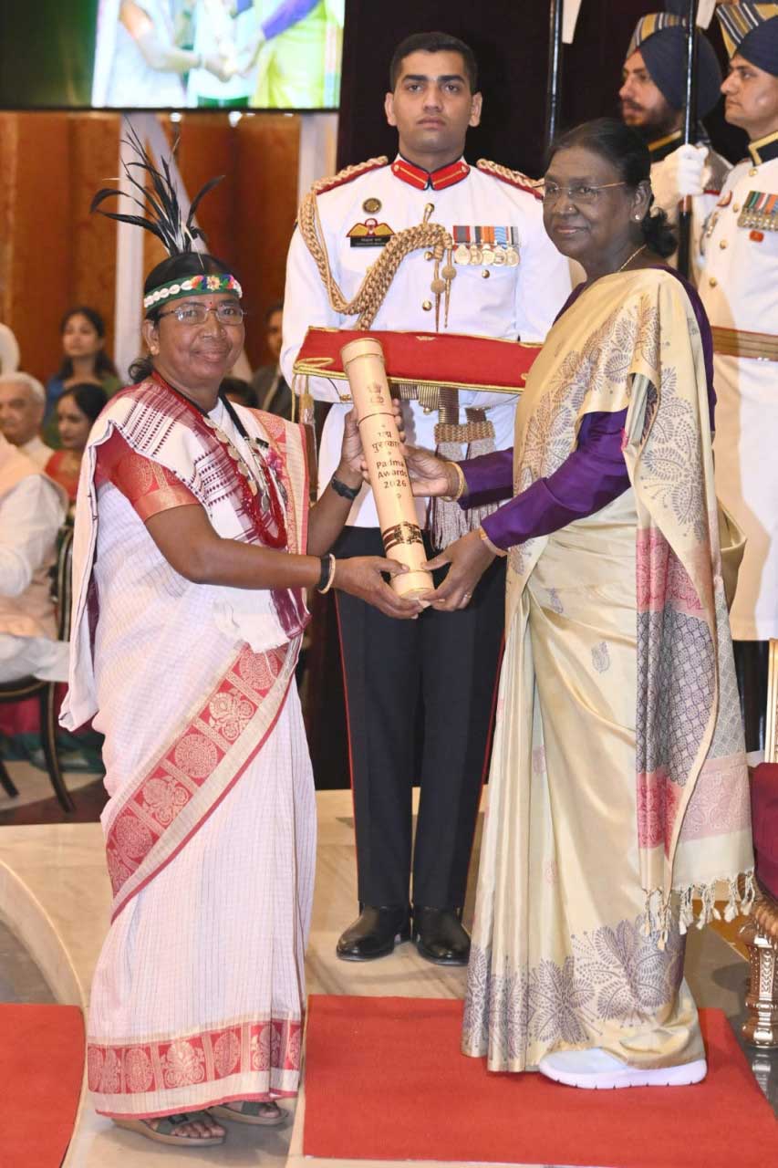  वित्त मंत्री श्री ओपी चौधरी ने पद्मश्री सम्मान प्राप्त डॉ. बुधरी ताती को दी बधाई