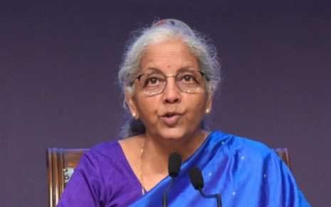वैश्विक अनिश्चितताओं बीच घरेलू मांग से मिल रहा अर्थव्यवस्था को समर्थन : सीतारमण