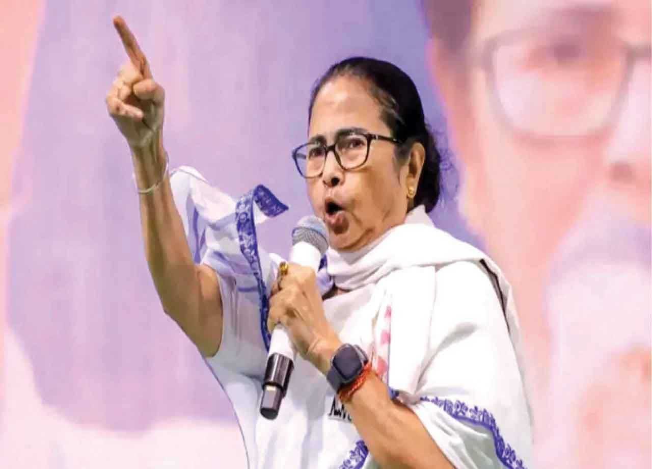 ममता बनर्जी को दिल्ली में झटका, TMC संसद में टूटना शुरू हुई; पहले सांसद का इस्तीफा