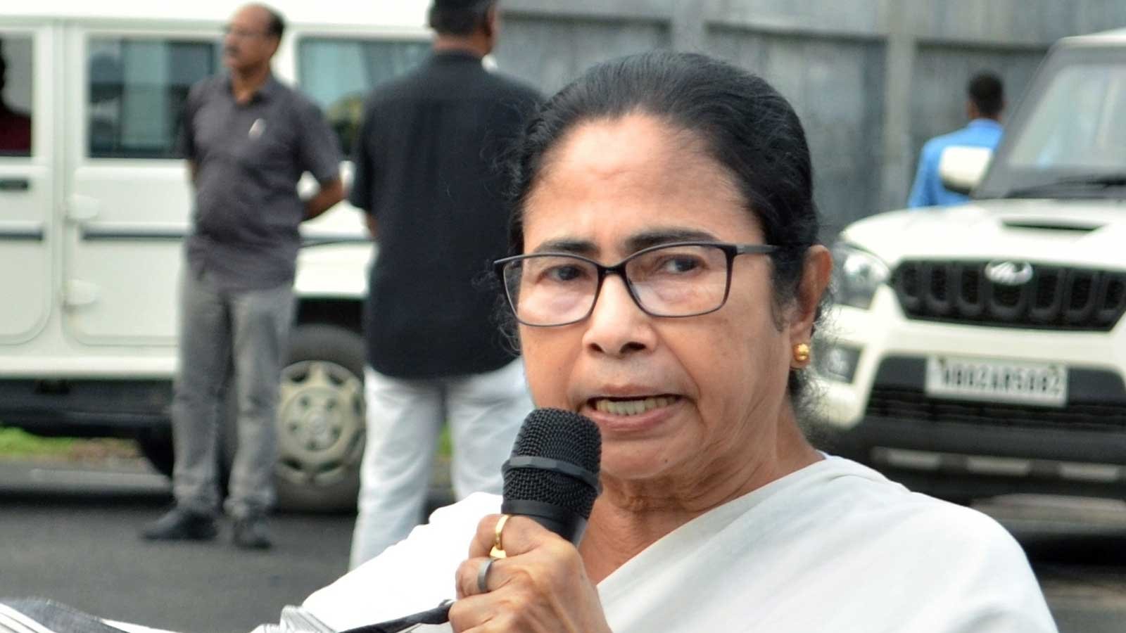 TMC में 2 फाड़? ऋतब्रत बनर्जी और संदीपन साहा पहुंचे विधानसभा, 59 विधायकों के समर्थन का दावा