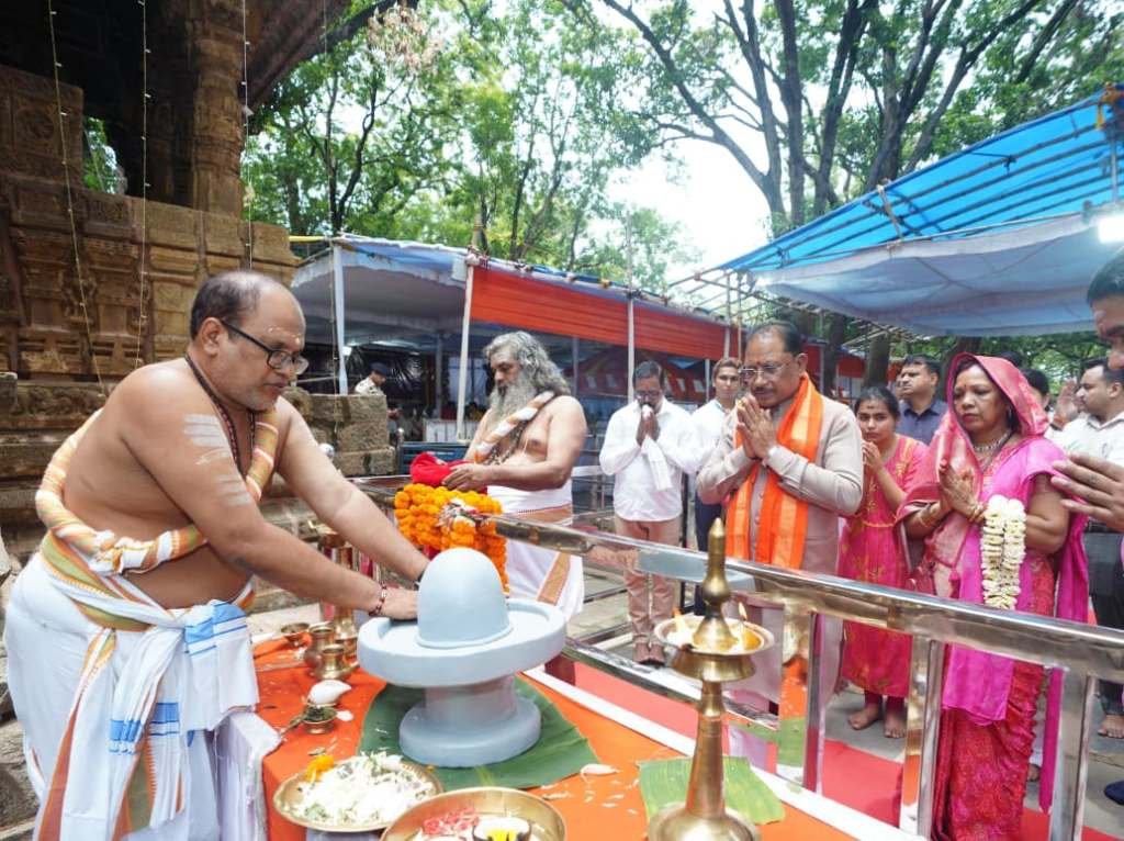 भोरमदेव मंदिर में सीएम साय ने टेका माथा, प्रदेश के सुख-समृद्धि के लिए की प्रार्थना