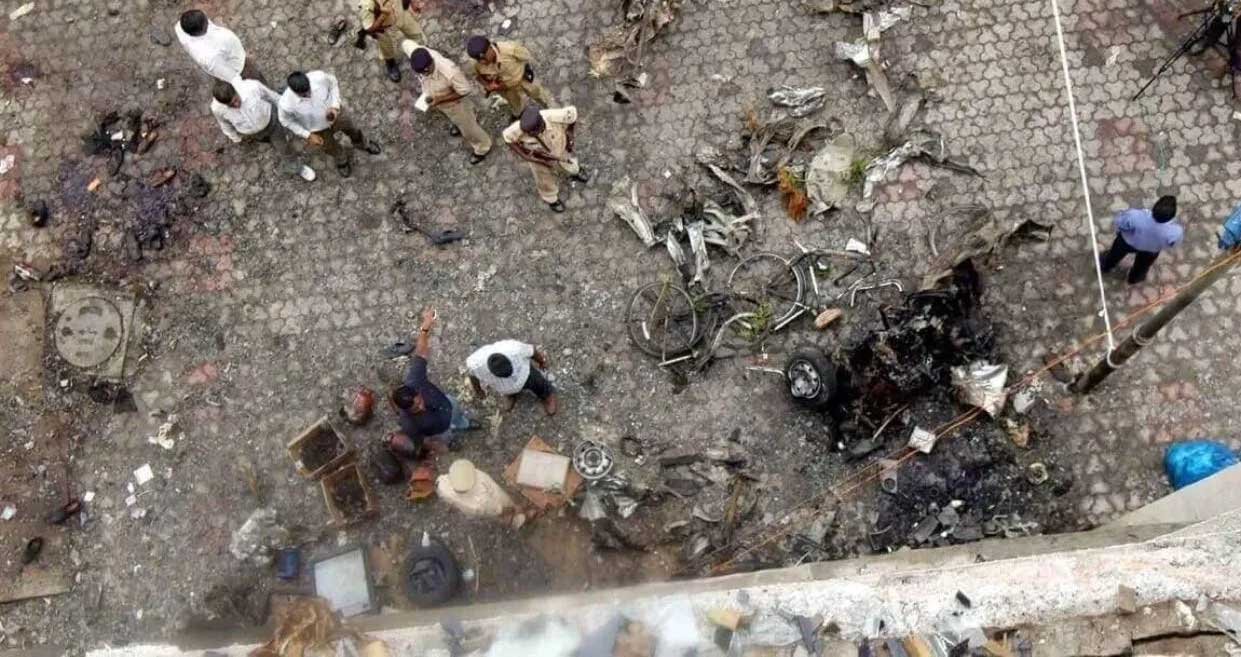 18 साल बाद इंसाफ! Ahmedabad Blast के 38 दोषियों की फांसी बरकरार, 56 मौतों के केस में गुजरात हाई कोर्ट का फैसला