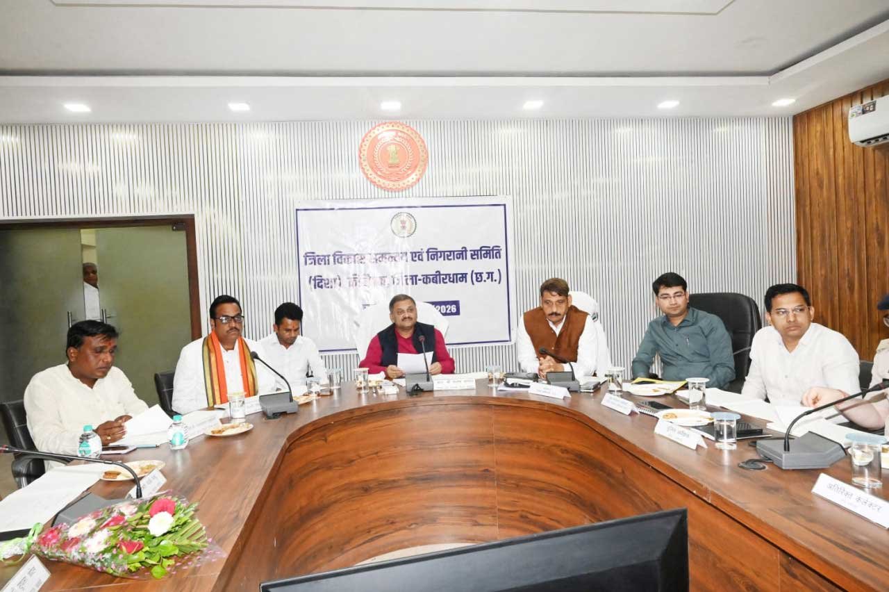  शासन की योजनाओं का हो प्रभावी क्रियान्वयन, अंतिम व्यक्ति तक पहुंचे लाभ-सांसद संतोष पाण्डेय