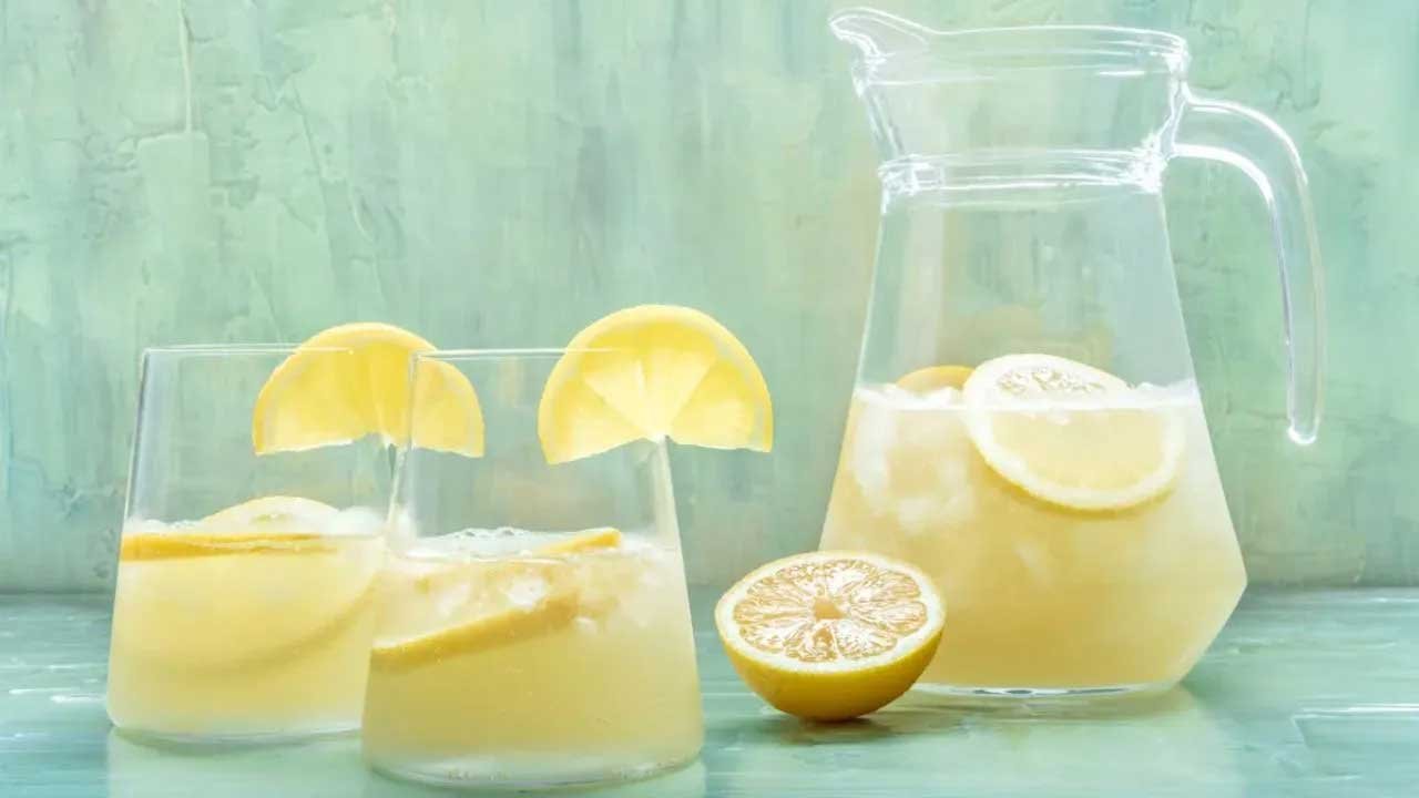 क्या रोज सुबह नींबू पानी पीना सच में पाचन, इम्यूनिटी और स्किन ग्लो के लिए फायदेमंद है?