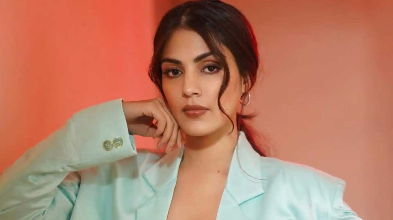 रेडियो जॉकी से बॉलीवुड तक का सफर, फिल्मों से ज्यादा विवादों की वजह से सुर्खियों में रहीं रिया चक्रवर्ती