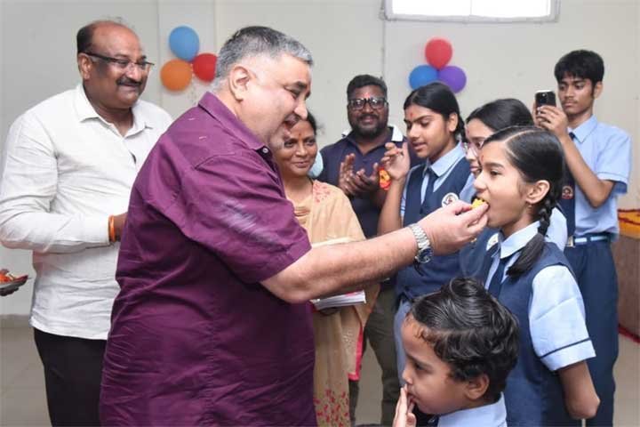 बेटियों के सपनों को मिली नई उड़ान, शाला प्रवेश उत्सव में शामिल हुए पर्यटन एवं संस्कृति मंत्री राजेश अग्रवाल