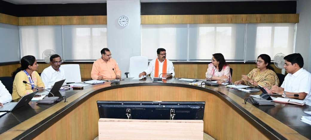 छत्तीसगढ़ में एआई (AI) तकनीक से होगा पीएमजीएसवाई सड़कों का निरीक्षण- उप मुख्यमंत्री विजय शर्मा का बड़ा फैसला