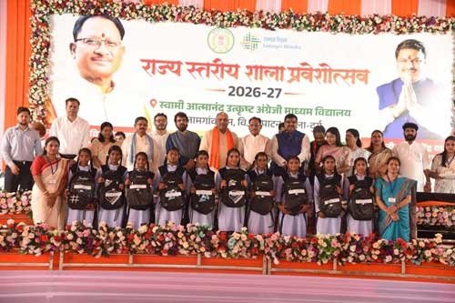 मुख्यमंत्री विष्णुदेव साय ने नवप्रवेशी बच्चों का किया आत्मीय स्वागत