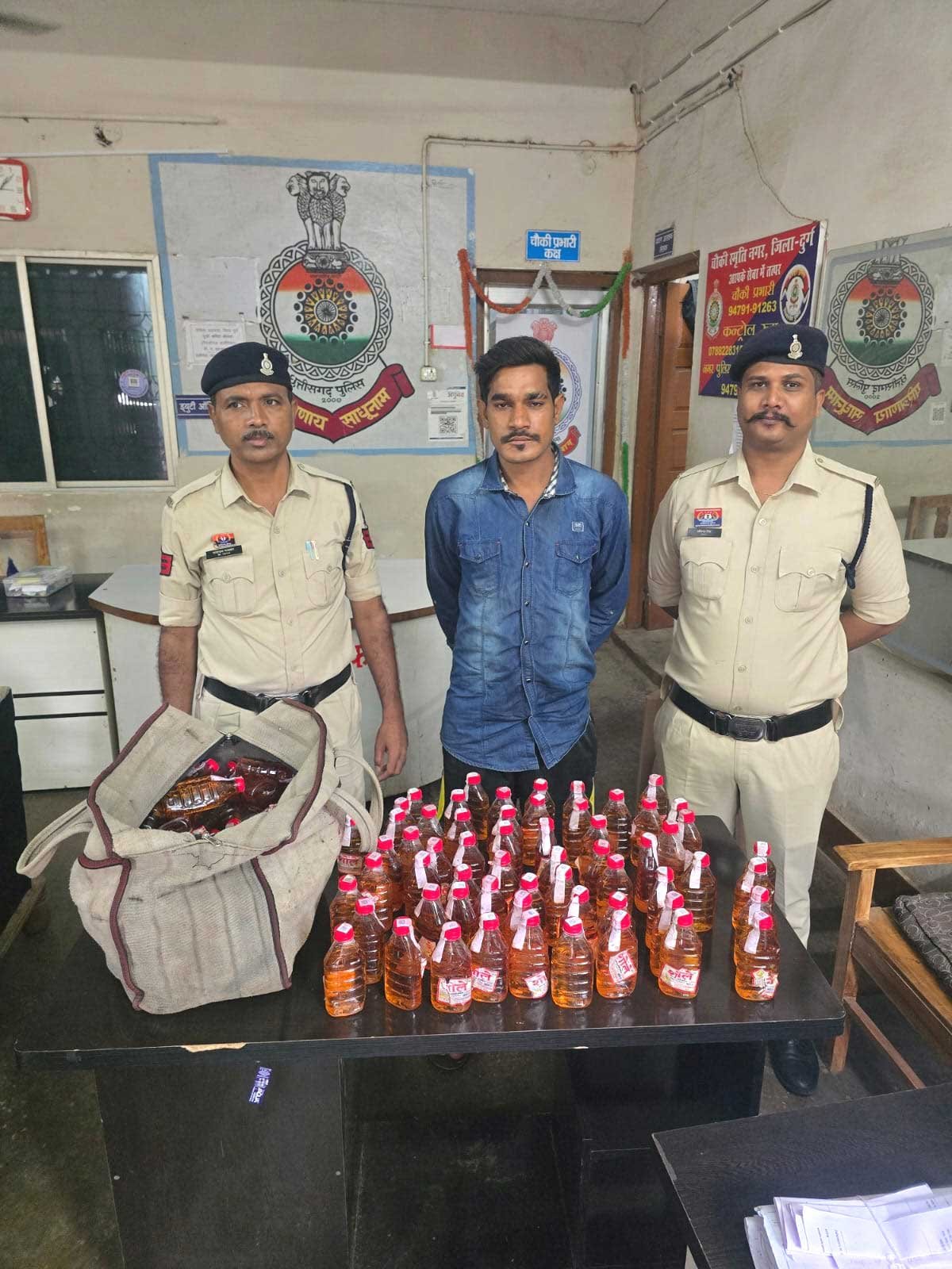 नशे के विरुद्ध विशेष अभियान में दुर्ग पुलिस की लगातार कार्रवाई जारी, अवैध शराब परिवहन एवं बिक्री करने वाला आरोपी गिरफ्तार