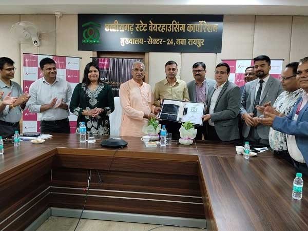 छत्तीसगढ़ स्टेट वेयरहाउसिंग कार्पोरेशन के कर्मचारियों को उपहार