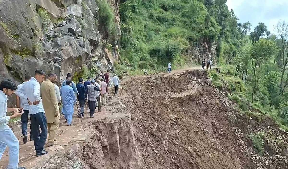 जम्मू-कश्मीर में बारिश का कहर: पुंछ में भूस्खलन से 7 की मौत, अब तक 17 लोगों ने गंवाई जान