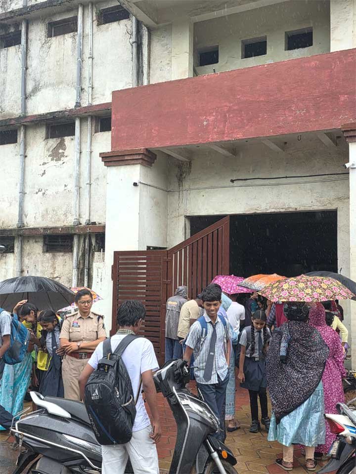 महिलाओं एवं बालिकाओं की सुरक्षा के लिए दुर्ग पुलिस का पिंक पेट्रोलिंग अभियान लगातार जारी, विद्यालयों एवं सार्वजनिक स्थलों पर सुरक्षा संवाद एवं जागरूकता कार्यक्रम आयोजित