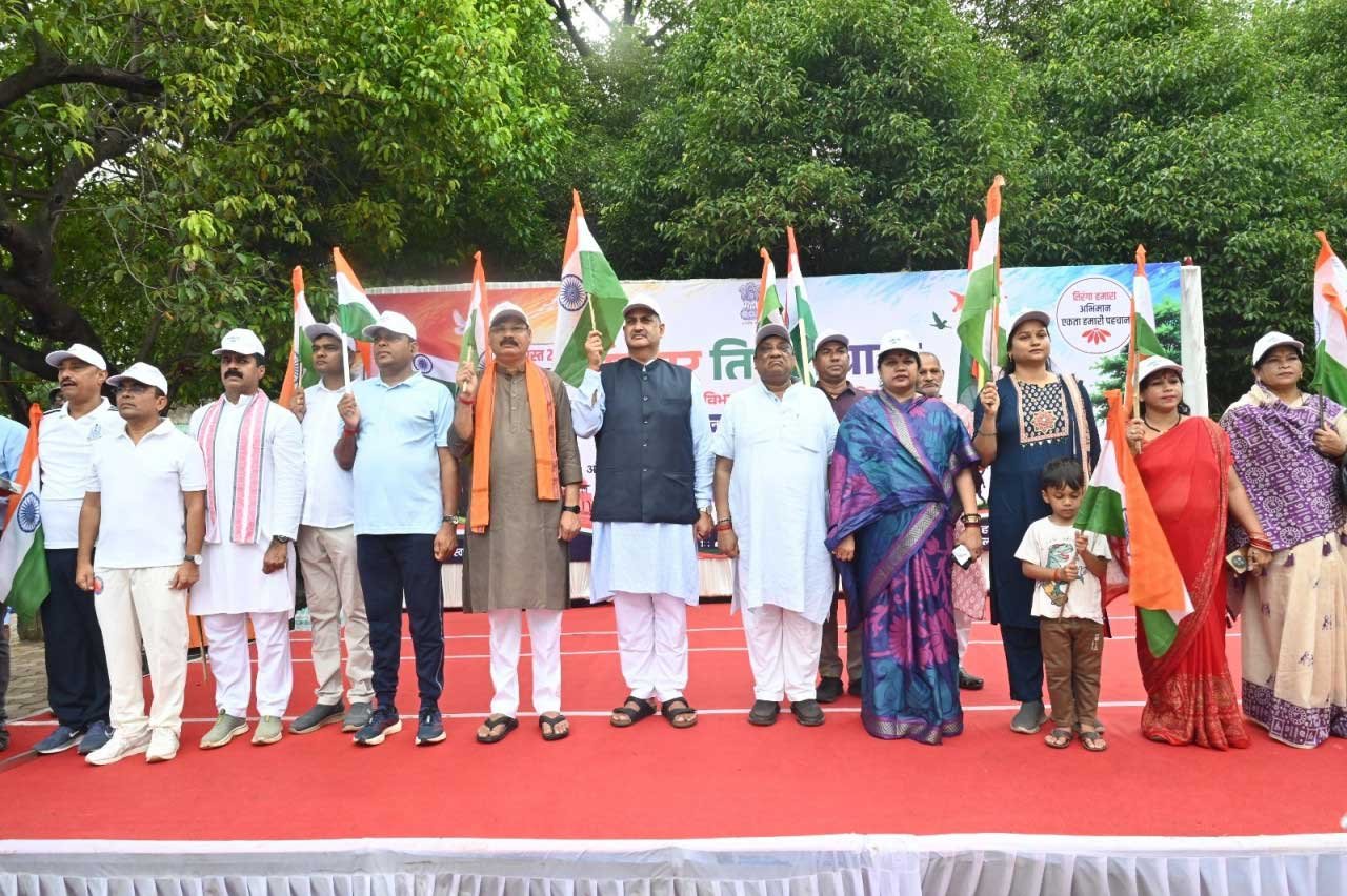  तिरंगा यात्रा में गूंजा देशभक्ति का संदेश, जांजगीर-चांपा में उमड़ा जनसैलाब