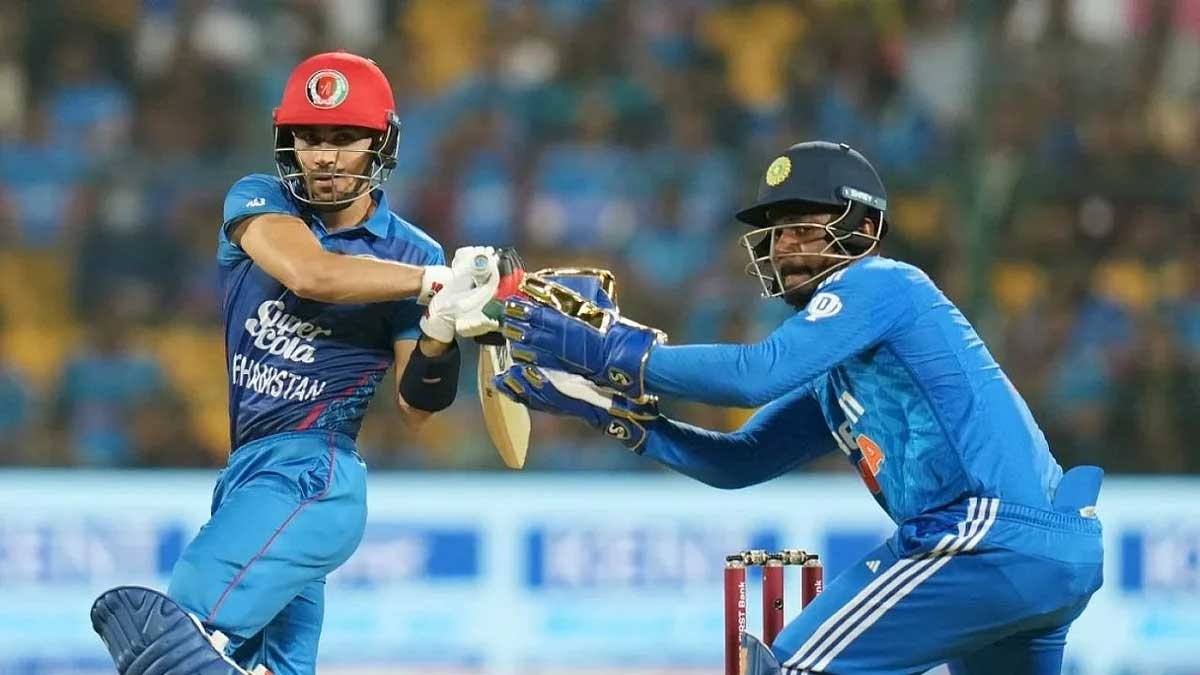 18 साल के रॉकी ने उड़ाए गेंदबाजों के होश, 7 छक्के और 10 चौकों से जड़ा शतक