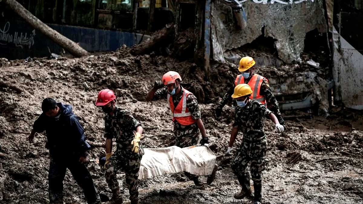 नेपाल में अचानक आई बाढ़ से भारी तबाही, 392 लोगों की मौत; 910 अब भी लापता