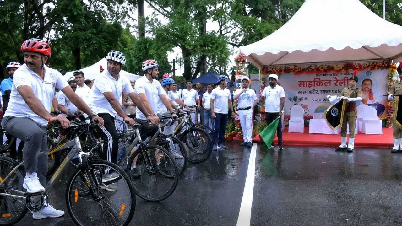 Victoria Memorial से लालबाजार तक साइकिल रैली, सड़क सुरक्षा को लेकर लोगों को किया जागरूक