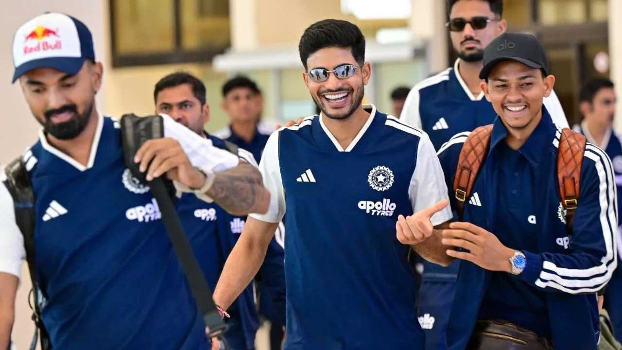 SL vs IND: श्रीलंका पहुंची टीम इंडिया, एयरपोर्ट पर कैसा रहा खिलाड़ियों का अंदाज? देखें वीडियो