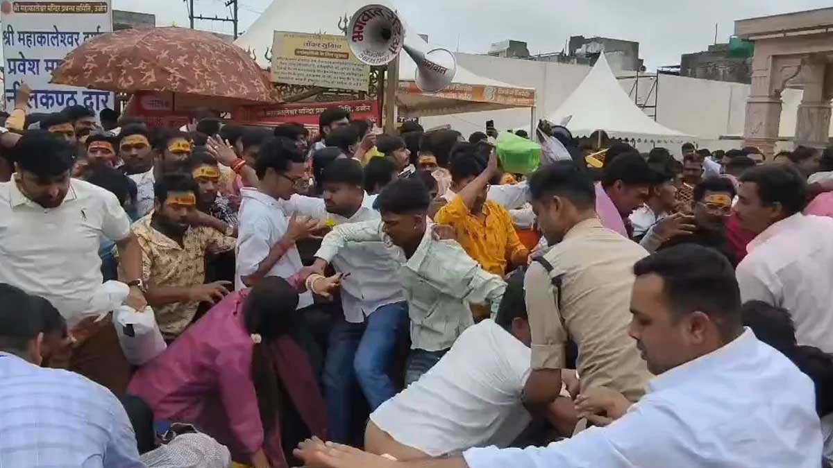 उज्जैन में नागचंद्रेश्वर मंदिर दर्शन के दौरान करंट की अफवाह, मची अफरा-तफरी