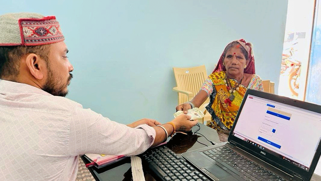अटल डिजिटल सुविधा केंद्र बना ग्रामीणों का भरोसेमंद साथी