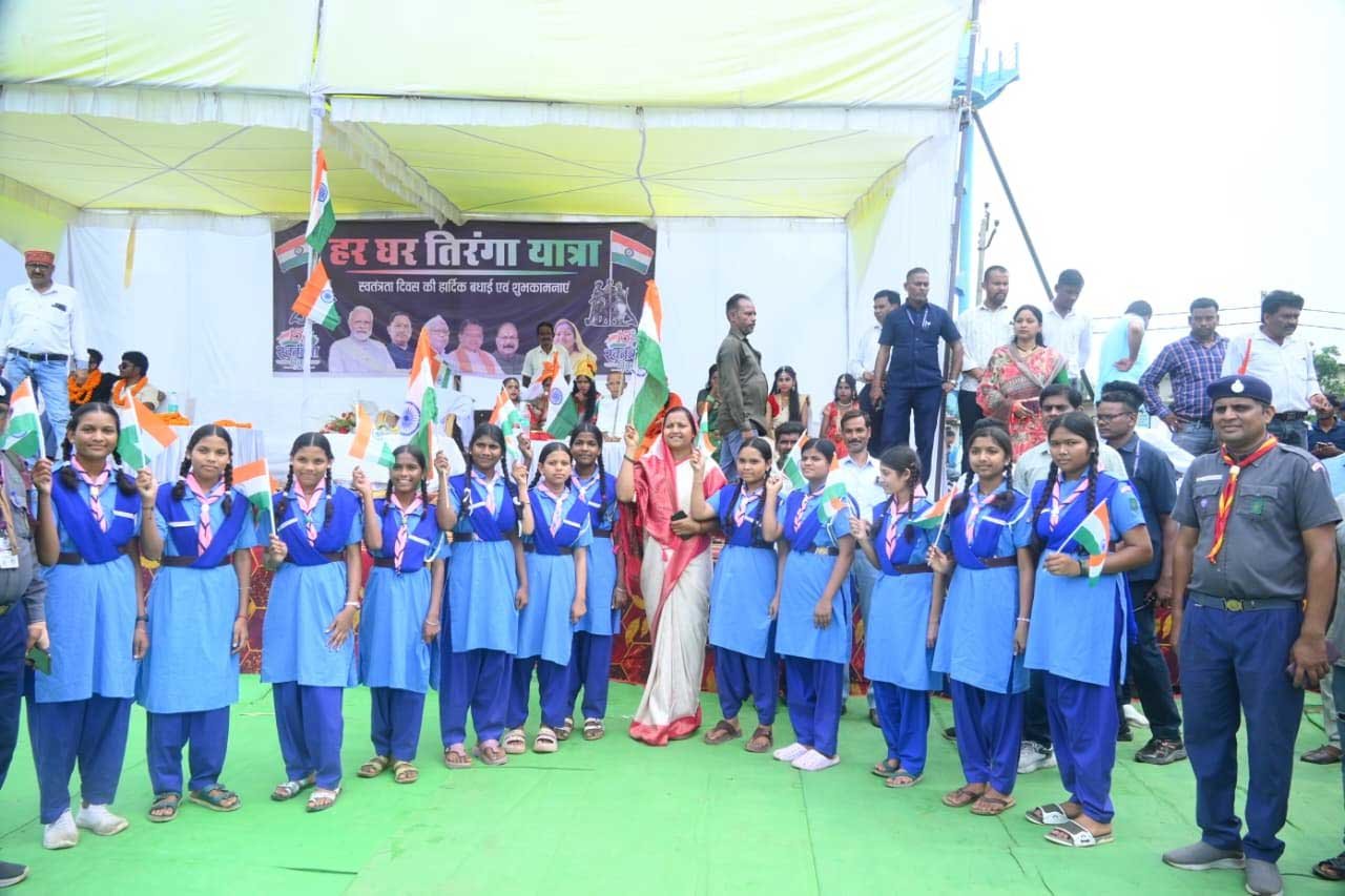  मंत्री लक्ष्मी राजवाड़े के नेतृत्व में सूरजपुर जिले में निकलीं भव्य तिरंगा यात्राएं