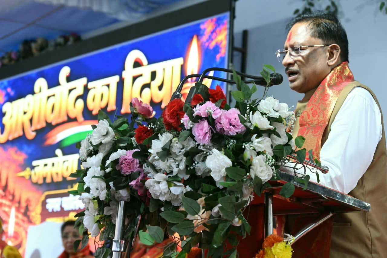  सवा लाख ‘आशीर्वाद के दीपों’ से जगमगाया खारुन तट, प्रधानमंत्री श्री नरेंद्र मोदी के स्वस्थ और दीर्घायु जीवन के लिए हुई महाआरती