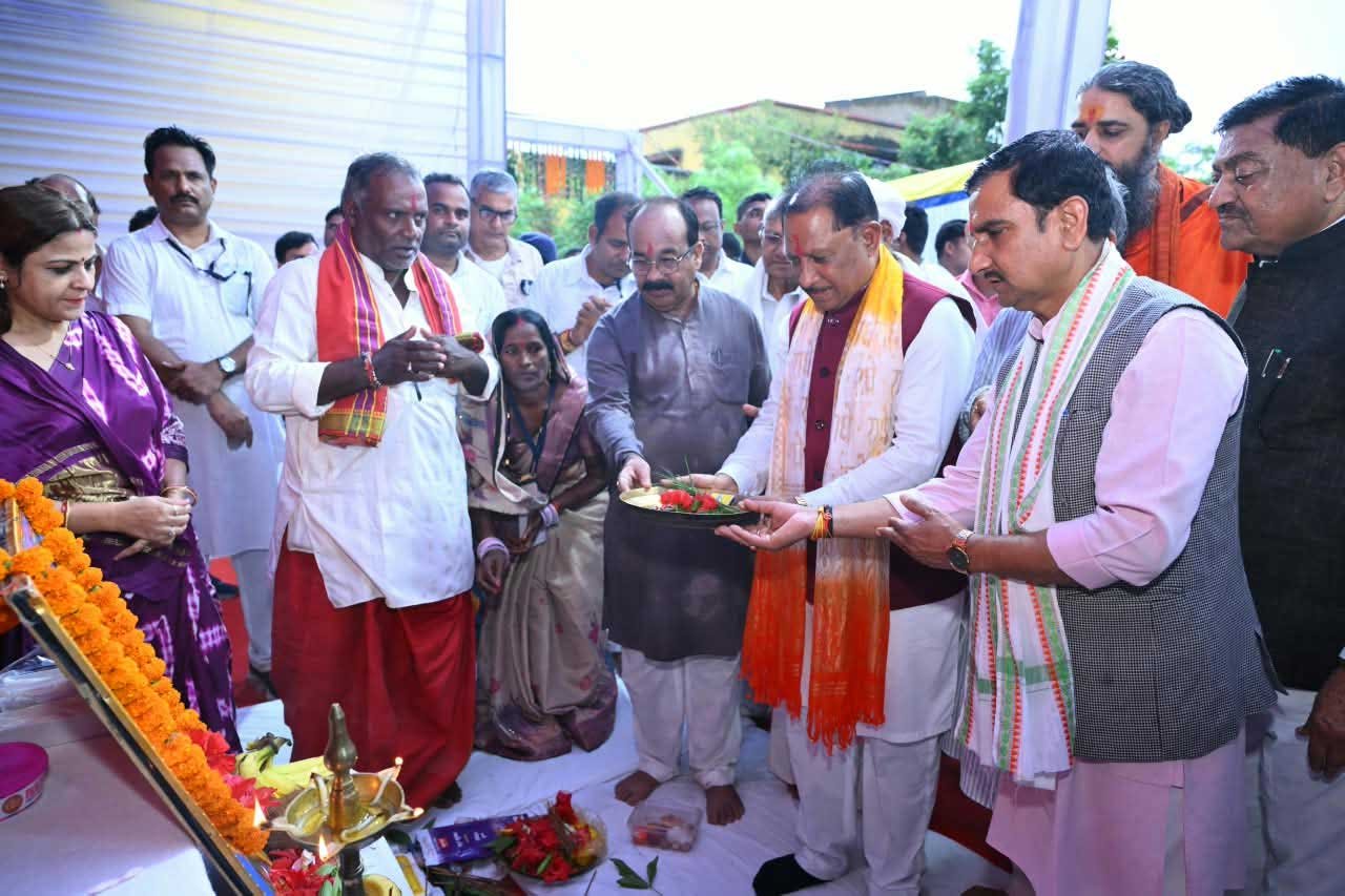 मुख्यमंत्री श्री साय ने 21 विकास कार्यों का किया लोकार्पण एवं शिलान्यास: मदकू में 68.96 करोड़ रुपये के विकास कार्यों की सौगात, ट्रॉमा सेंटर और इको टूरिज्म सेंटर सहित कई बड़ी घोषणाएं