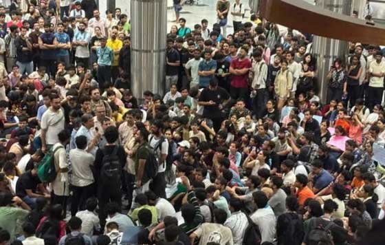 ऋषिकेश की मौत के बाद IIT दिल्ली में छात्रों का प्रदर्शन थमा, मां ने मुआवजे से किया इनकार